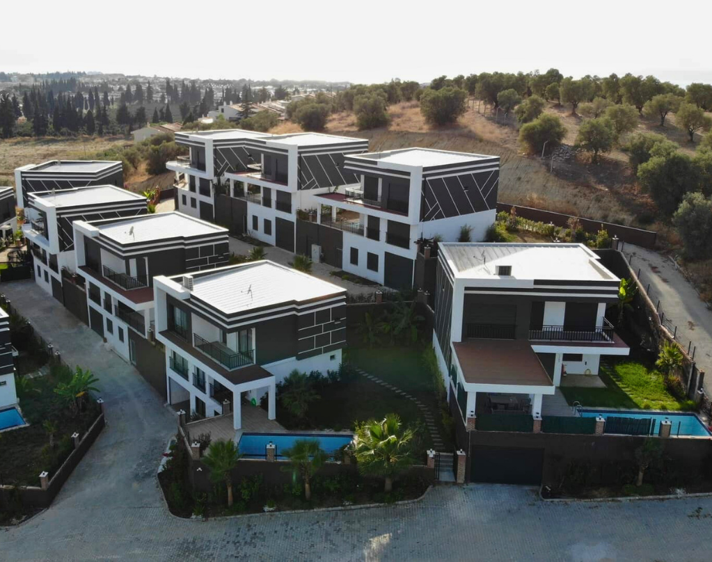 Kuşadası AVM Bölgesinde Satılık Lüks 4+1 Villa